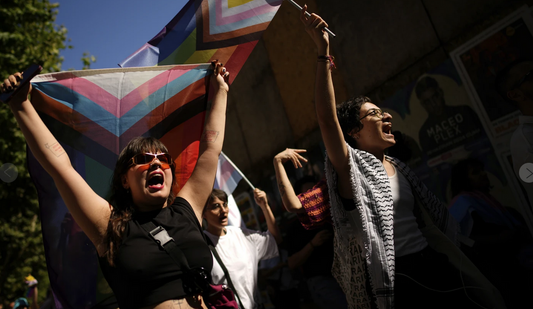 Impromptu LGBTQ+ protest in Istanbul after governor bans Pride march